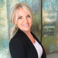 Elisa Dodd's Instagram, Twitter & Facebook