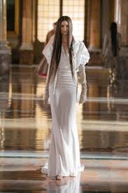 Brautkleider online shop, schneller versand. Paris Haute Couture Die Besten Braut Looks Der Fruhjahr Sommer Kollektionen 2021 Vogue Germany