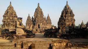 1 kilometre (2⁄3 mile) to the northeast of the renowned hindu prambanan temple. Sejarah Candi Sewu Singkat Dan Legendanya Lengkap Sejarah Lengkap