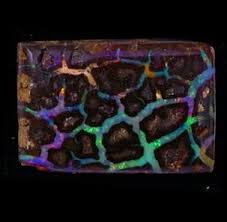 Opal Picture Guide Compliments Of Opalmine Com A Summary Of Opal Types Roche Et Mineraux Collection De Roches Pierres Et Cristaux