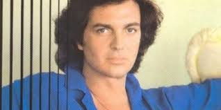 Resultado de imagen para camilo sesto joven 1973. Camilo Sesto Y Su Radical Cambio De Look A Traves De Los Anos Repretel