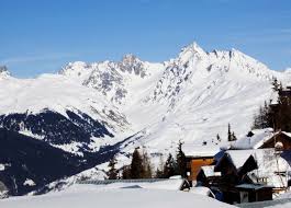 La plagne is known for its huge ski area.hundreds of kilometres of runs, through forests, sinkholes and glaciers… in paradiski, with its 425 km of runs, 70% of them above 2000 m, the possibilities are infinite.get your skis on and set off on a day of discovery. Sejour Ski La Plagne 1800 Residence Vacances D Hiver Vvf Villages
