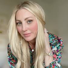 Lana Hopper's Instagram, Twitter & Facebook