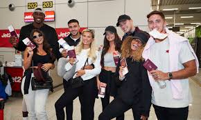 Version of the british show 'love island' where a group of singles come to stay in a villa for a few weeks and have to couple up with one another. Love Island Finalists Appear In High Spirits As They Arrive At The Airport Daily Mail Online
