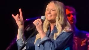Dang Right He Is!” – Miranda Lambert Adds Her Own Lone Star Flair To “ Choosin' Texas” During First Live Performance | Whiskey Riff