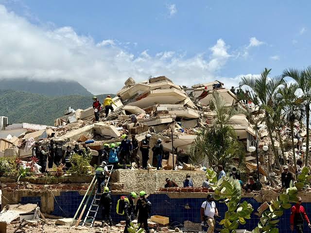 Cuánto tiempo se puede sobrevivir bajo los escombros? Experto explica tras  terremotos en Venezuela - Semana