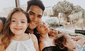 Mi hijo es mi motor, dijo la boxeadora a caracol sports luego de su combate. Radamel Falcao Mostro La Primera Imagen De Su Hijo Varon Y Lo Llamo El Mini Tigre La Nota Positiva