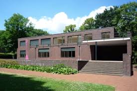 Haus lange and haus esters are two residential houses designed by ludwig mies van der rohe in krefeld, germany, for german industrialists hermann lange and josef esters. Archiweb Cz Lange And Esters House