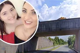 Edinburgh mum and daughter left shaken as car is pelted with stones from  25ft bridge