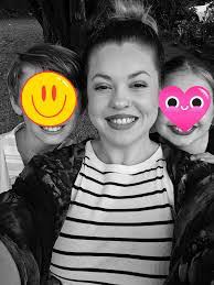 Vivian Whetstone's Instagram, Twitter & Facebook