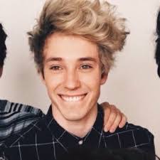 Leslie Favela's Instagram, Twitter & Facebook