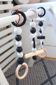 Verkaufen unseren geliebten spielbogen, der viel spaß macht und das baby gut beschäftigt. Diy Wooden Baby Gym Babygym Aus Holz Im Skandinavischen Design Eat Blog Love