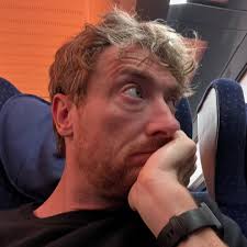 Die letzten Tage mal wieder einige Kilometer gerissen! 1. Einer meiner  Lieblingsorte 2. wer kennt ihn noch? 3. Bühne gestern Abend 4. 80% des Jobs  ist reisen… Schön war's! Nächste Woche dann: