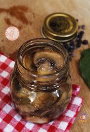 Versate in una pentola acqua e aceto, aggiungete il sale e portate a bollore, tuffate i funghi e lasciateli cuocere per 2 massimo 3 minuti, scolateli e metteteli su della carta da cucina, lasciateli raffreddare per circa 2 ore in modo che venga assorbita. 21 Idee Su Funghi Nel 2021 Funghi Idee Alimentari Ricette