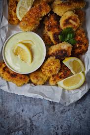 Knusprige Chicken Nuggets Mit Blitzschneller Zitronen Mayonnaise Abendbrot Chicken Nuggets Lebensmittel Essen