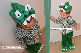 Un Dinosaure A La Maison Dinosaure Enfant Dinosaure Costume En Carton
