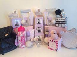 Base notes are marshmallow, musk and woody notes. Ariana Grande Fragrance Collection Ariana Grande Songs