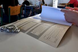 Στον αριθμό 210 344 2000 (στη θέση των τεσσάρων τελευταίων ψηφίων μπορούν να τοποθετηθούν τα τέσσερα ψηφία του εσωτερικού τηλεφώνου του γραφείου. Ypoyrgeio Paideias Eidhseis