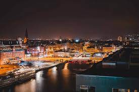 Das museums foteviken ist ein freilichtmuseum und liegt etwa 20 km südlich von malmö in höllviken und bietet seinen besuchern einen außergewöhnlichen einblick in die wikingerzeit. Malmo Urlaub Die Besten Rundreisen Unterkunfte Und Ausfluge