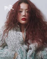 和一群有趣的靈魂合作！ 結果滿意的作品多到要有Outtake @milkxhk photography > simon c. @simon_c  direction & styling > ester man @estermannn coordination > nacchi ma  interview > yeung hee ying makeup > angel mok @angelmok_makeup hair > heibie