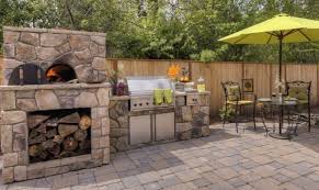 Grillkamin Bauen Diese Tipps Werden Sie Bei Der Planung Design Fur Aussenkuche Terassenideen Kochen Im Freien