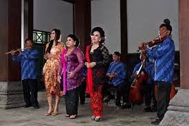 Mandolin juga masuk sebagai unsur penting. Kroncong Wikipedia
