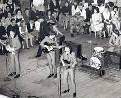 THE BEATLES💙💙💙💙🎸🇬🇧 🔥 [ The Beatles perform at the Carnegie Hall in New York. February 1964 ] ___The Beatles 4Ever Page🍏 #thebeatles #TheBeatles4Ever