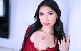 Penelope Woods's Instagram, Twitter & Facebook