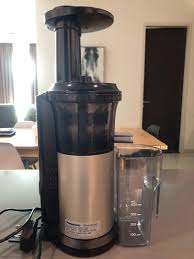 Gesund schonendes entsaften dank geringer drehzahl, wodurch weniger wärme erzeugt wird und somit lebenswichtige vitamine. Panasonic Slow Juicer Low Speed Compression Mj L500 Kitchen Appliances On Carousell