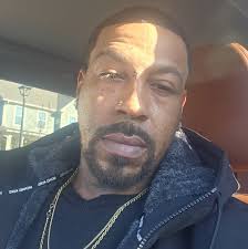 Ain't nobody hating or beefing with no grown mfs nowadays! Y'all be making  statuses & these folks done unfollowed or blocked ya! Whole time you hœs be  mad cause the btch you