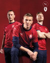 Pánský dres nike park vi s krátkým rukávem vhodný zejména na fotbal, futsal a florbal. Proti Skotsku S Novinkou Jak Se Vam Libi Nove Reprezentacni Dresy Denik Cz