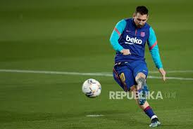 Bola yang dipakai saat permainan. Soal Kontrak Messi Tunggu Hasil Pemilihan Presiden Barca Republika Online