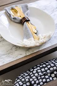 A gentle adhesive that will hold your shelf liner in place only until you want to remove it. 25 Clever Cleaning Organizing Hacks Using Shelf Liners Making Lemonade
