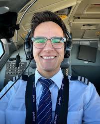 It's #employeeappreciationday, and we're endlessly grateful for our  exceptional team that makes the #flyporter experience so special. Whether  you carry a toolkit or a briefcase, from customer service to crew