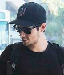 Pin By Trisha On Dylan O Brien Dylan O Brien Dylan O Backwards Hat