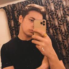 Daniel Piggott (@dpiggy)