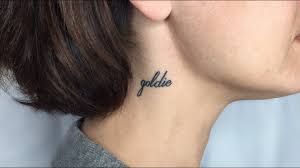 Feb 08, 2017 · los tatuajes para hombres pueden tener diferentes estilos, pueden ser grandes, pequeños, y con diseños diferentes, dependiendo del gusto de cada hombre y de lo que quiera representar en ese momento de su vida al hacerse el tatuaje. Tatuajes En El Cuello Youtube