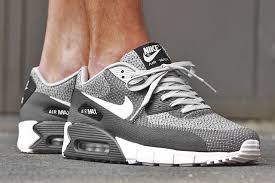The Nike Air Max 90 Model Is Back At It Working Another Colorway That Brings Fresh Simplicity This Version Of The Nike Nike Shoes Outlet Nike Nike Free Shoes