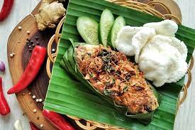 Perpaduan gurihnya nasi bakar, dan segarnya isian ikan tongkol yang dicampur berbagai rempah akan menciptakan rasa yang sangat nikmat. Resep Dan Tips Membuat Nasi Bakar Cakalang Mudah Dibuat Di Rumah Halaman All Kompas Com