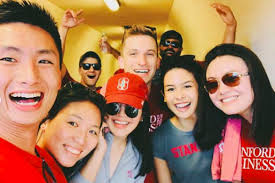 Ia pun telah mendapatkan banyak pengalaman selama 2 tahun kuliah di stanford university. 10 Potret Terbaru Maudy Ayunda Yang Resmi Jadi Mahasiswa Stanford
