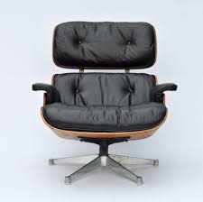 Jedoch fehlt es ihm im kontrast zum lounge chair nicht an ausdruckskraft oder qualität, wie die erste vorstellung vermuten würde. Vitra Charles Eames Lounge Chair Gebraucht Novocom Top
