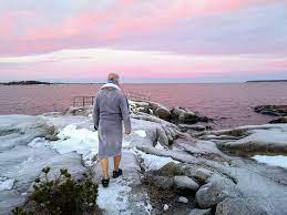 Det finns 2 badrum med dusch varav ett med dubbeltvättställ. Vinterbadare Vid Garbergen I Oregrund Oregrundarbloggen Varje Dag 365