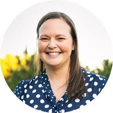 Lisa Weitz's Instagram, Twitter & Facebook