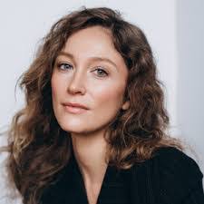 Anna Hooker's Instagram, Twitter & Facebook