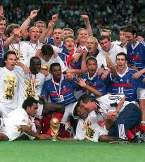 Le champion du monde 98 a d'abord pointé du doigt les carences de l'équipe dirigée par didier deschamps : Equipe De France Les Champions Du Monde 98 Etaient Ils Dopes