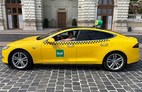 More images for kasza tibi autója » Elso Budapesti Tesla Taxi Rajonganak Erte Az Utasok