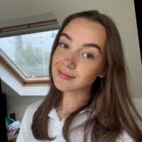 Angela Snelling's Instagram, Twitter & Facebook