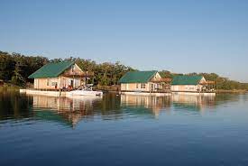 The lake is one of the prettiest in northeast oklahoma, and it has over 10,000 acres of water evergreen marina serves lake eufaula with houseboat rentals, jet skis and pontoons for the summer fun day you want. Home