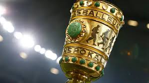 Pokal — pòkāl m <g pokála> definicija 1. Pramien Fur Dfb Pokal Sinken Um Uber 20 Prozent Kicker