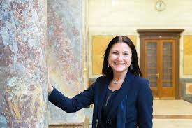 Unicredit bank austria business indicator. Wenn Geld Nicht Alles Ist Bank Austria Filialleiterin Nadja Zeschko Im Gesprach Graz